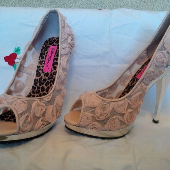 Betsey Johnson - blush pink roses peep toe and silver chrome platform and heels - Picture 3 of 3
